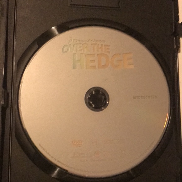 Two DVDs: Madagascar + Over The Hedge DVDs - Picture 10 of 10